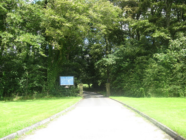 File:Entrance to Singleton Lodge Country House Hotel - geograph.org.uk - 1413977.jpg