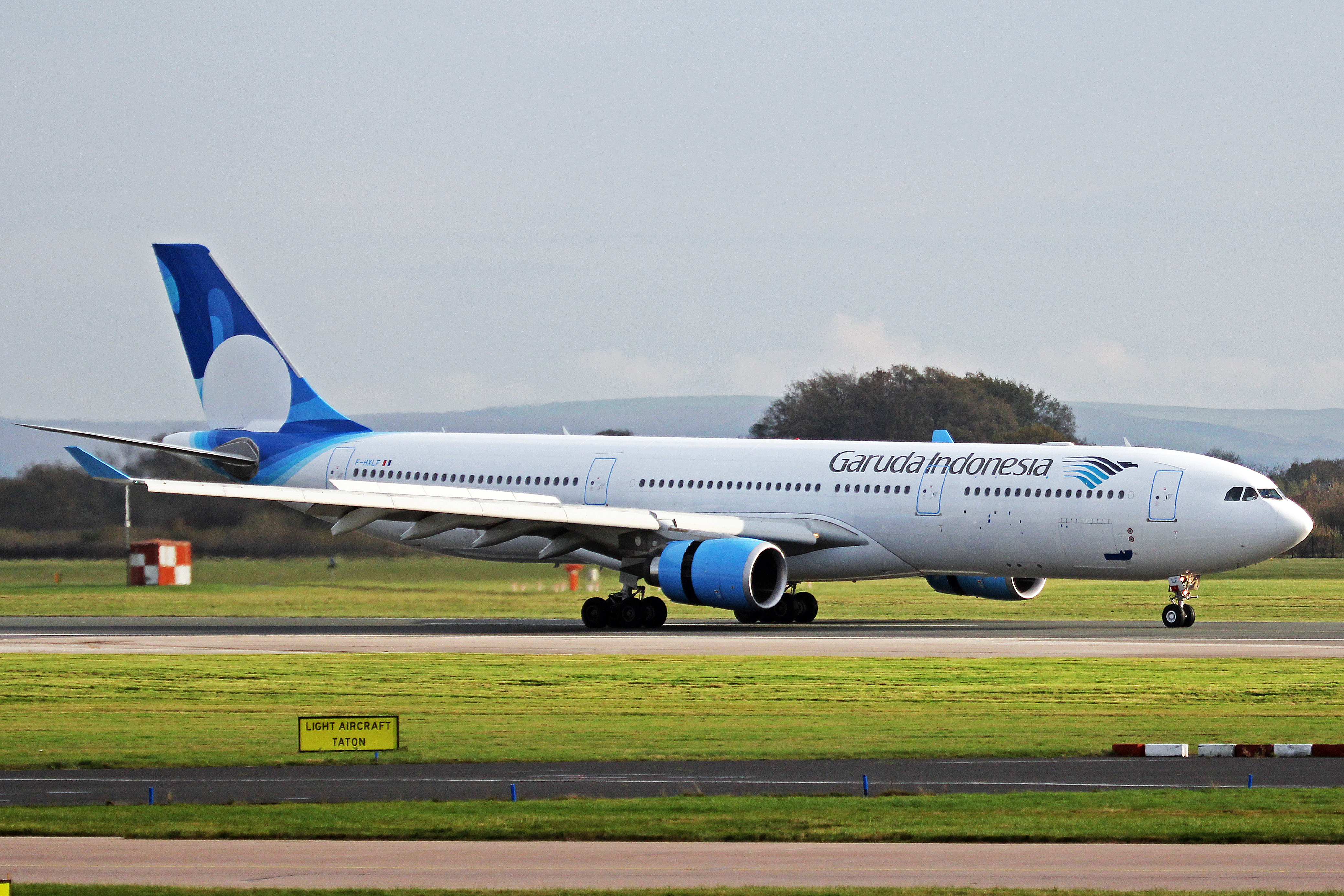 File:F-HXLF A330-303 XL Airways France(Garuda Indonesia) MAN