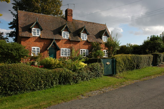 File:Gable Cottage, Churchill - geograph.org.uk - 569428.jpg