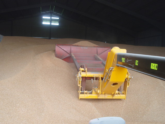 File:Grain Pusher In Action - geograph.org.uk - 954624.jpg