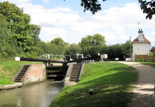 File:Grand Union Canal, Marsworth Flight, Lock No 42 - geograph.org.uk - 1460355.jpg