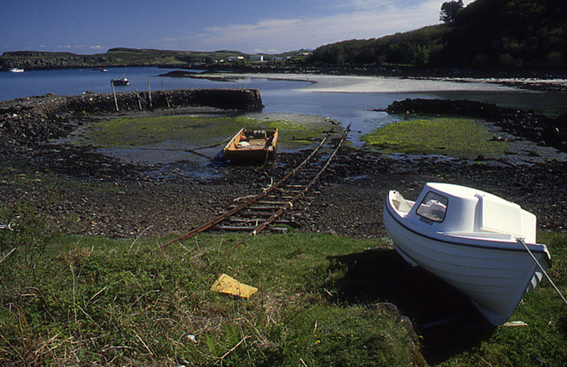 File:Harbour on Eigg - geograph.org.uk - 947856.jpg