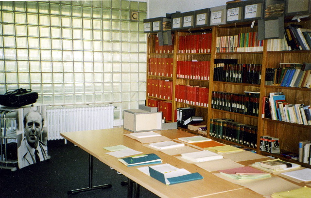 File:Heinrich-Böll-Archiv der Stadt Köln.jpg