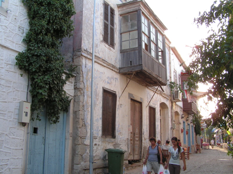 File:Houses in Alaçatı2.jpg