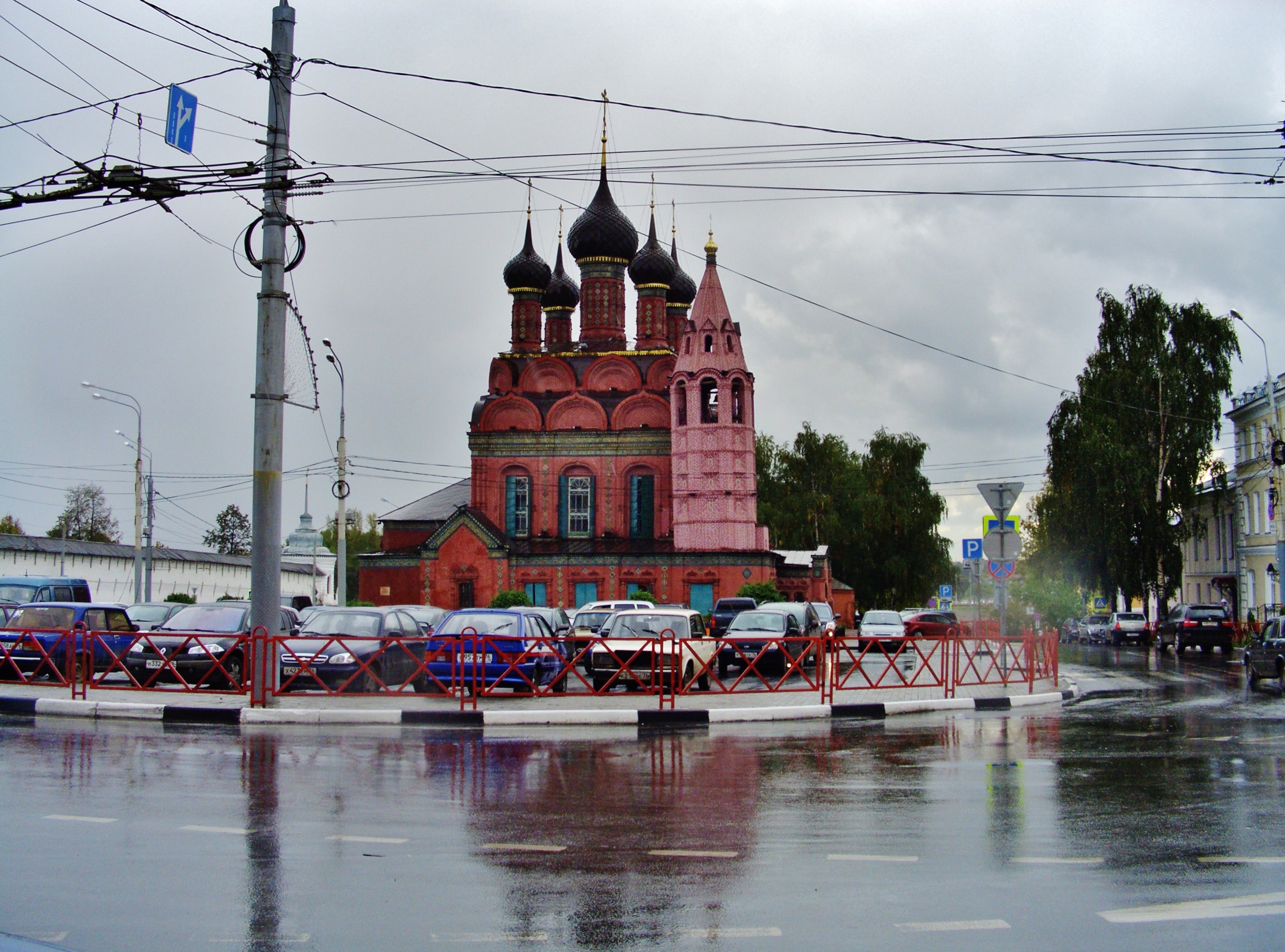 Красная площадь ярославль толга. Богоявленская площадь Ярославль. Площадь Богоявления Ярославль панорама. Церковь Богоявления Ярославль. Ярославль достопримечательности площадь Богоявления.