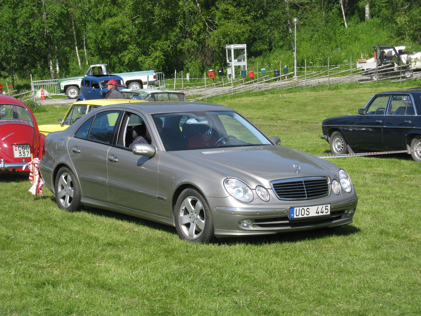 Mercedes-Benz W 211 - Wikimedia Commons