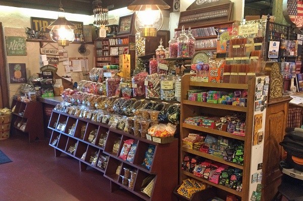 File:Michie Tavern General Store Candy.jpg