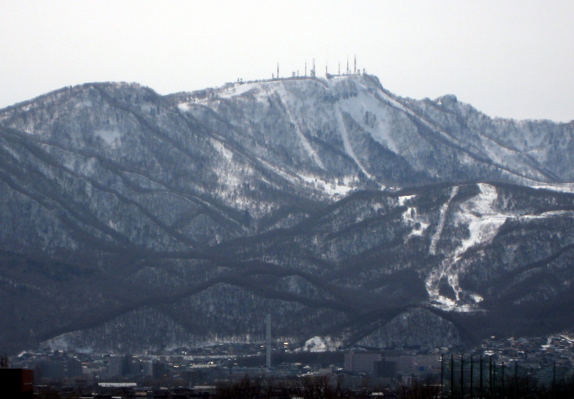 Mt._Teine_in_Sapporo_taken_in_March_2009.jpg