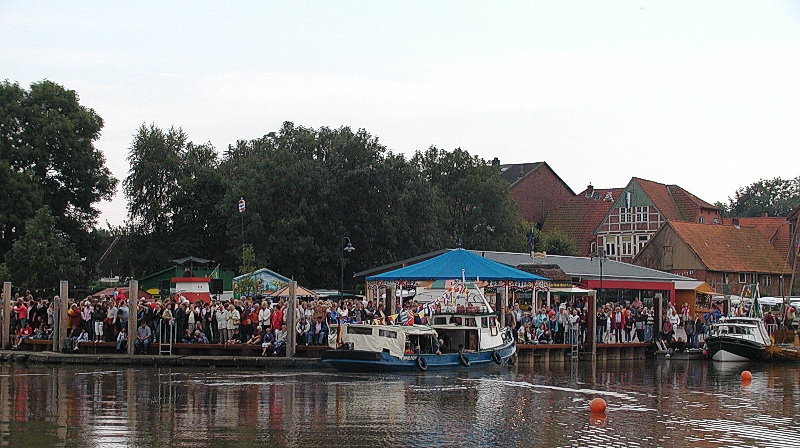 File:Neuhaus (Oste) hafen 10 (RaBoe).jpg