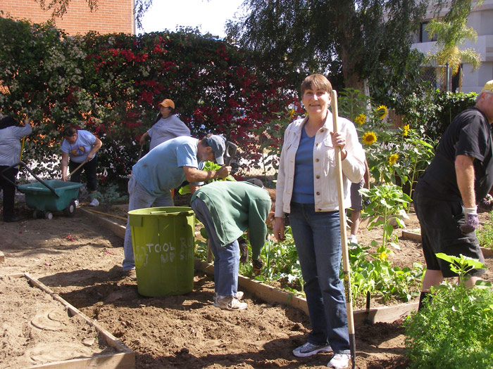 File:St Lukes Garden People.jpg