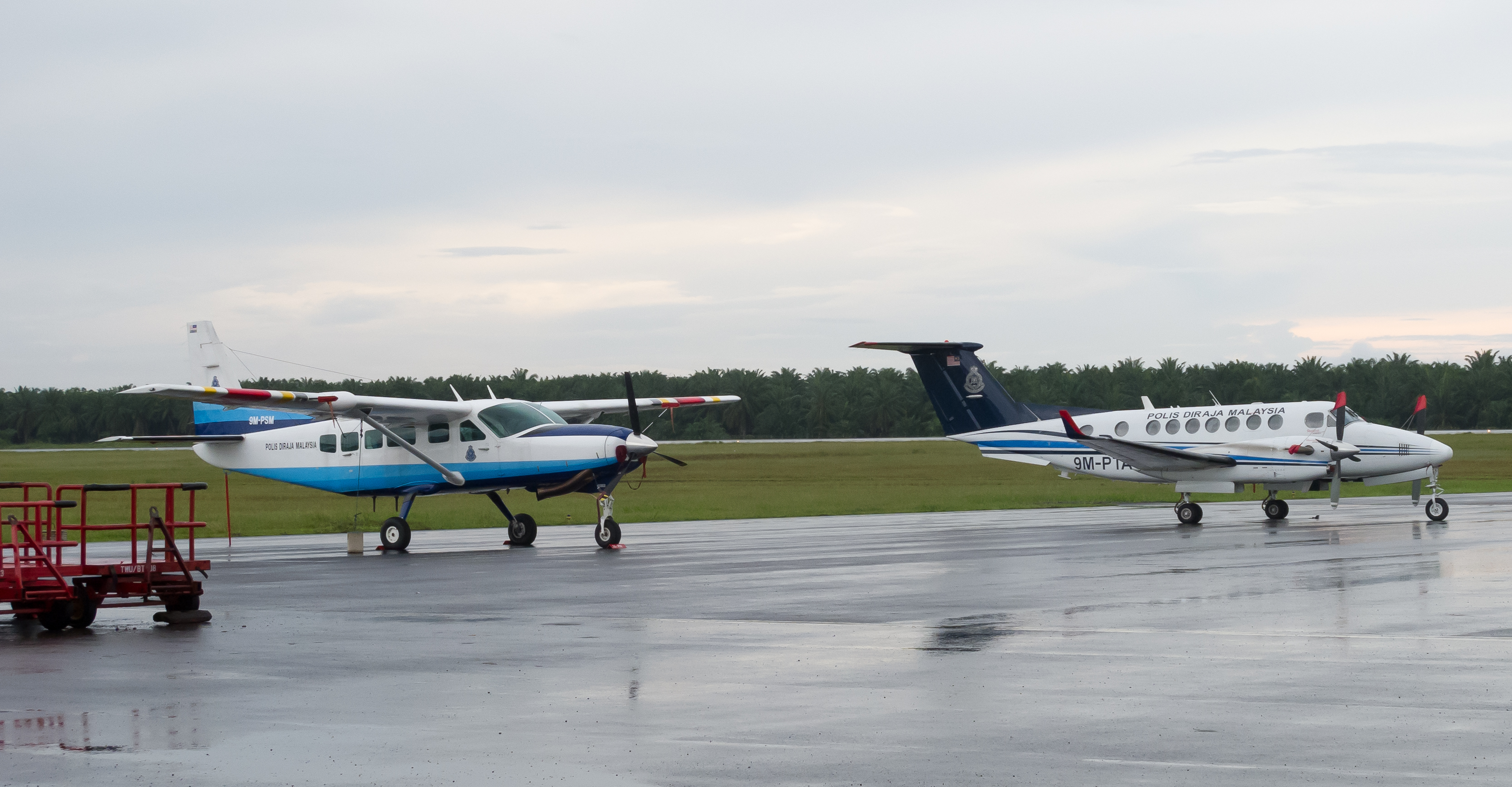 File Tawau Sabah Pdrm Aircrafts At Tawau Airport 01 Jpg Wikimedia Commons