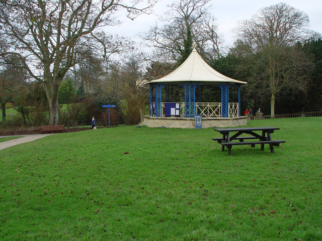 File:The gazebo, Sewerby Hall - geograph.org.uk - 1067905.jpg