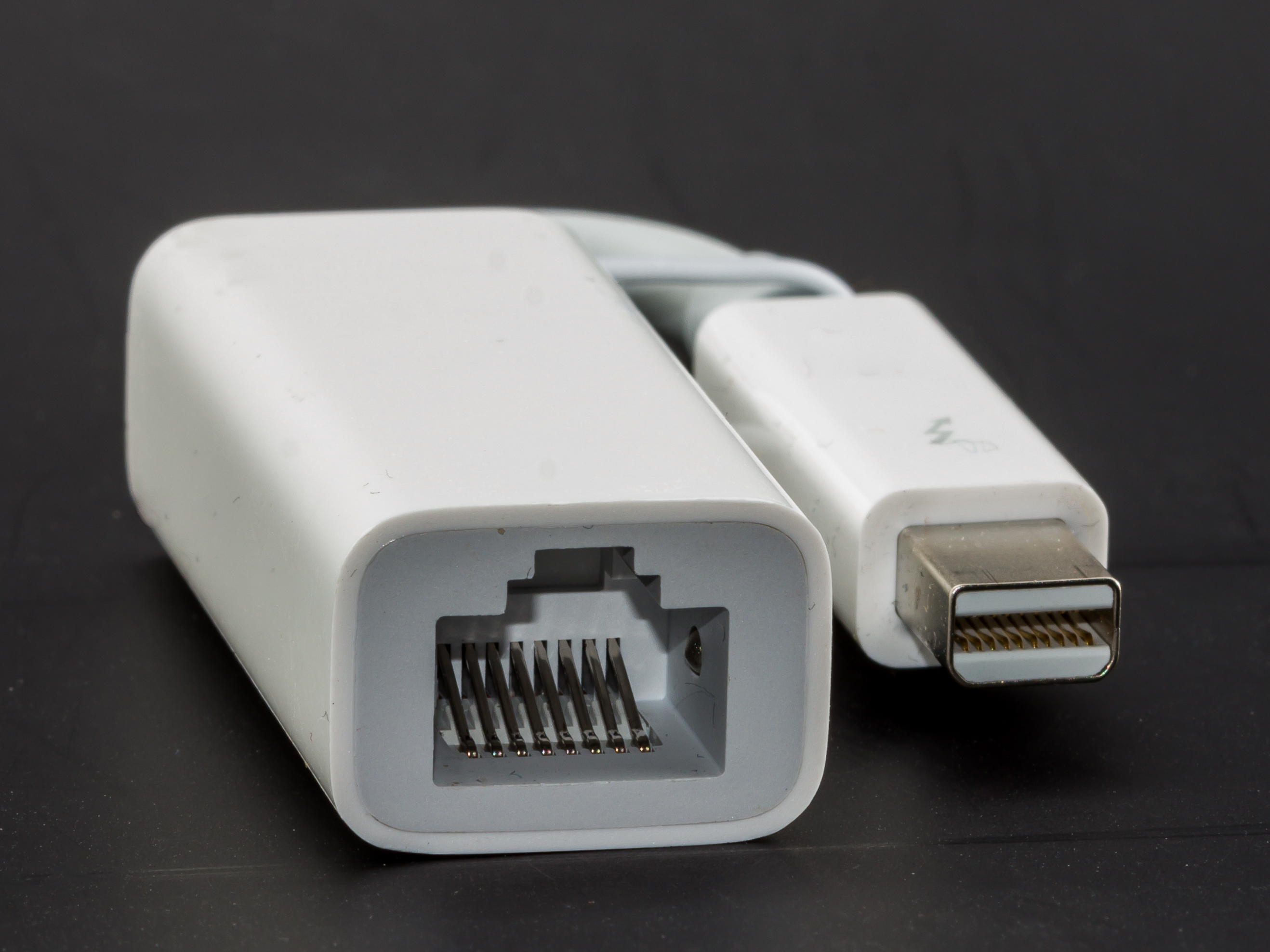 File:Thunderbolt-Ethernet-Adapter by Apple-7286.jpg - Wikimedia Commons