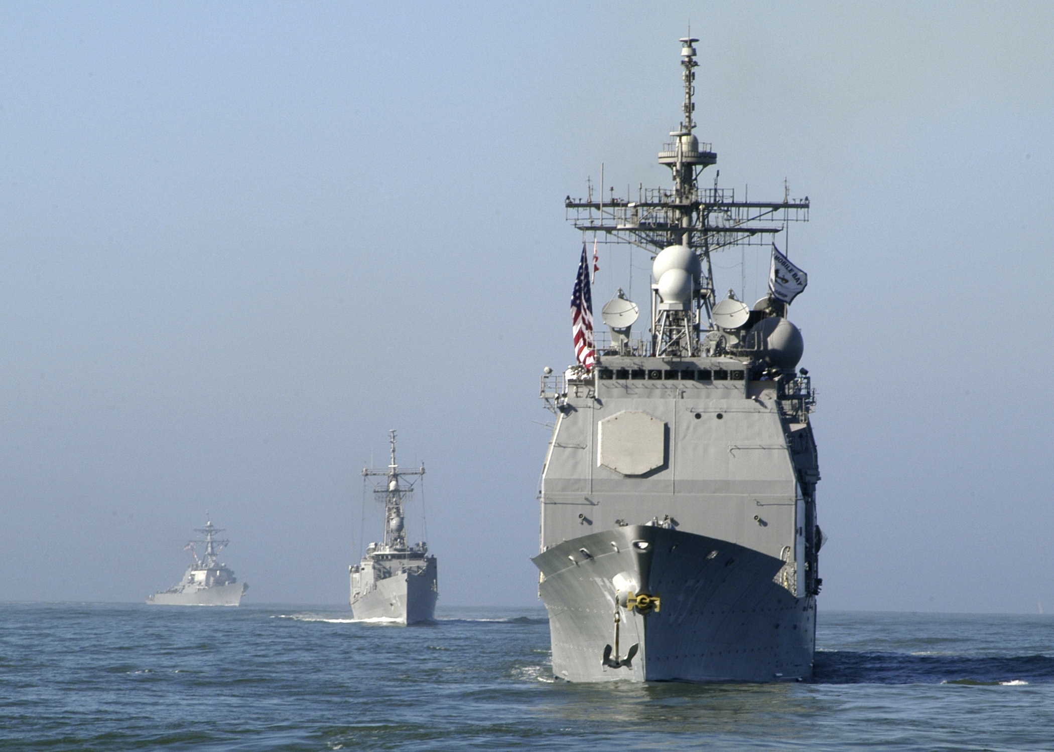 US_Navy_031011-N-9214D-018_USS_Mobile_Bay_%28CG_53%29_and_other_U.S._Navy_and_Coast_Guard_Ships_line_up_in_formation_to_parade_across_San_Francisco_Bay_and_commence_Navy_Fleet_Week_2003_festivities.jpg
