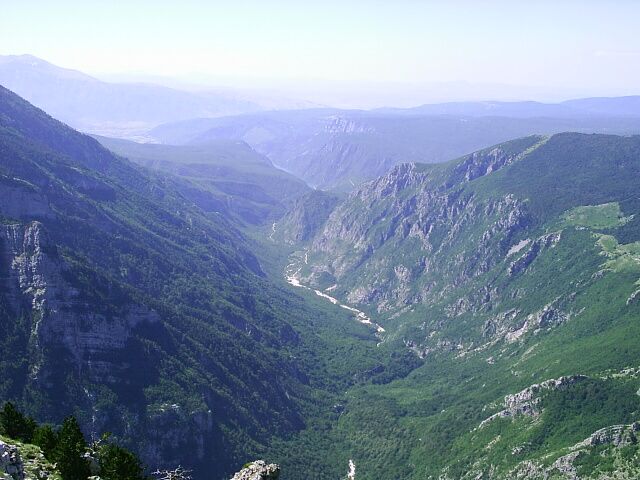 File:Udoli Mostarske Bijele, vysk. rozdil 2000 m.jpg