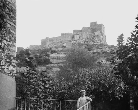 File:Vista del castell de Brissac (Hérault) (Extracted - Restored).jpg