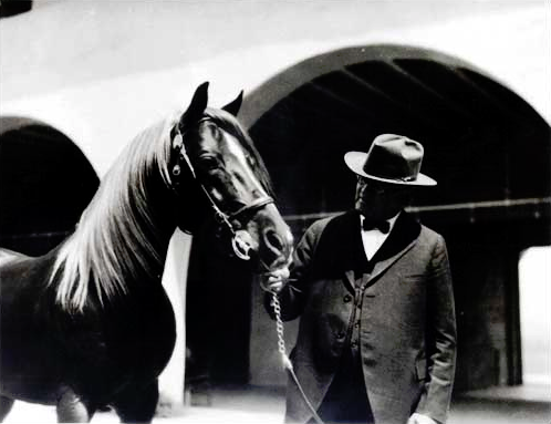 File:W.K. Kellogg with Antez (1929).PNG