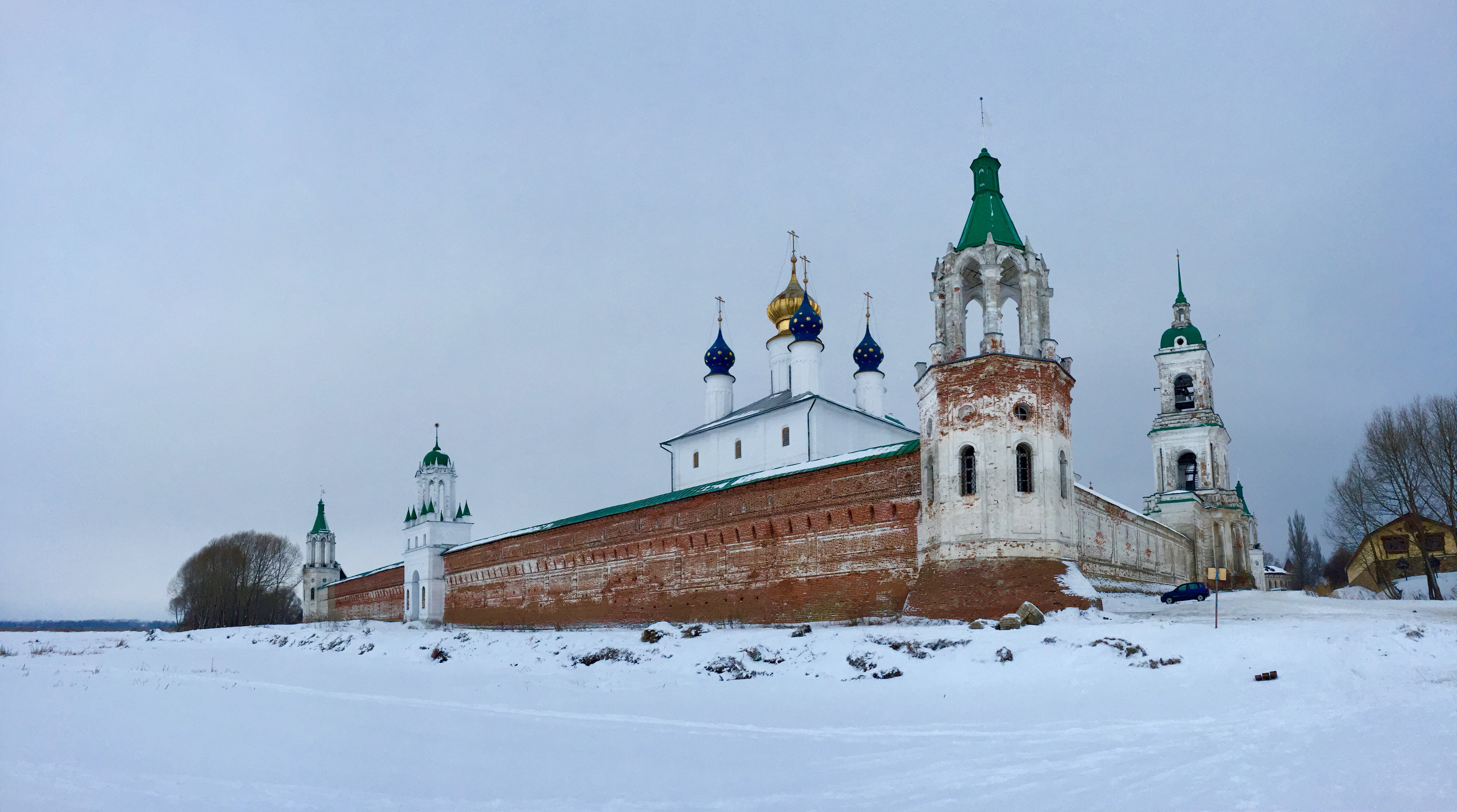 Монастырь 2. Спасо Яковлевский монастырь Поленов. Петр Паньков башня Спасо-Яковлевский. Расписание освещения кулечейв Спасо-Яковлевский монастырь.