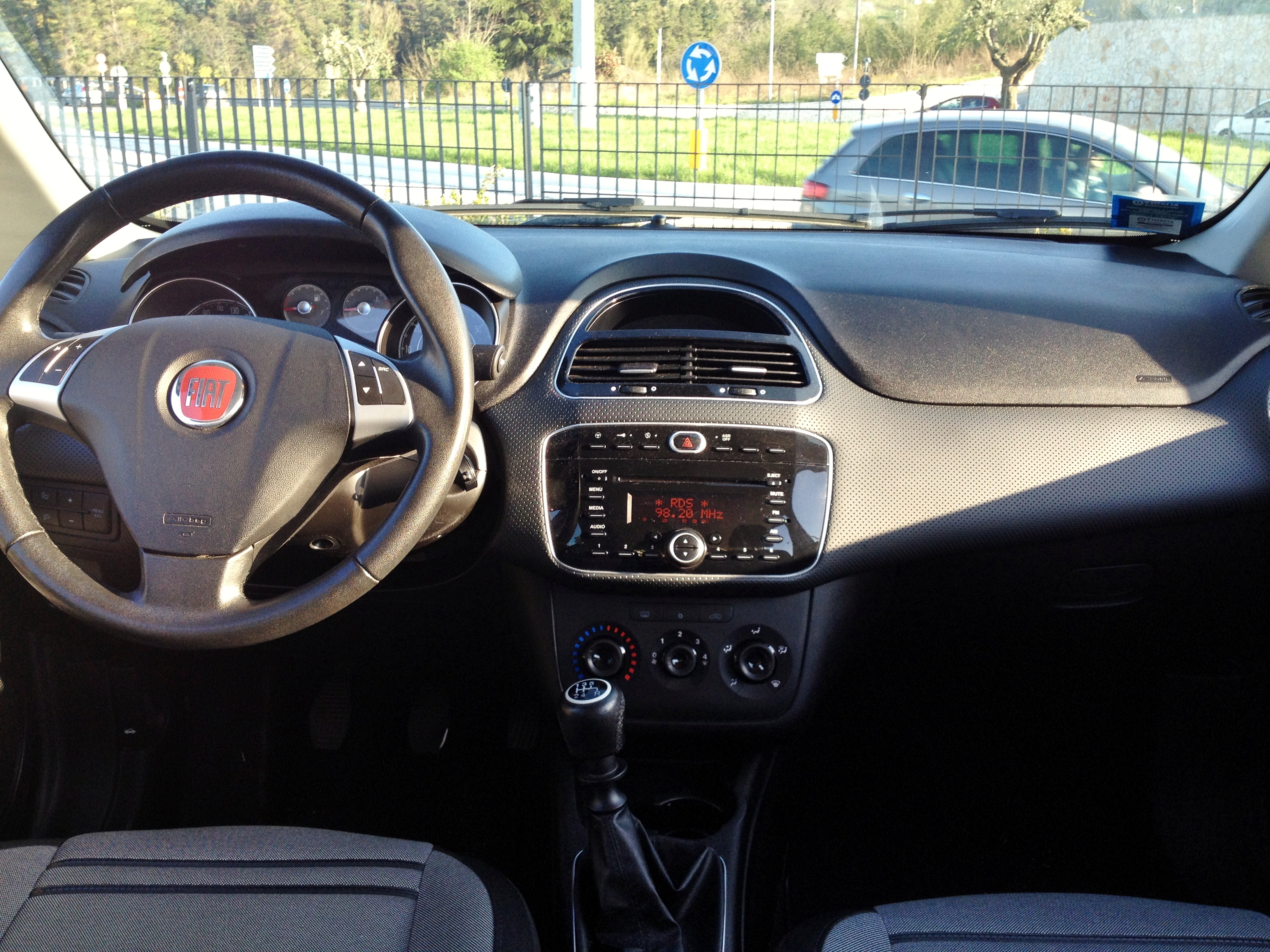 File 2012 Fiat Punto Evo 1 2 Interior Jpg Wikimedia Commons