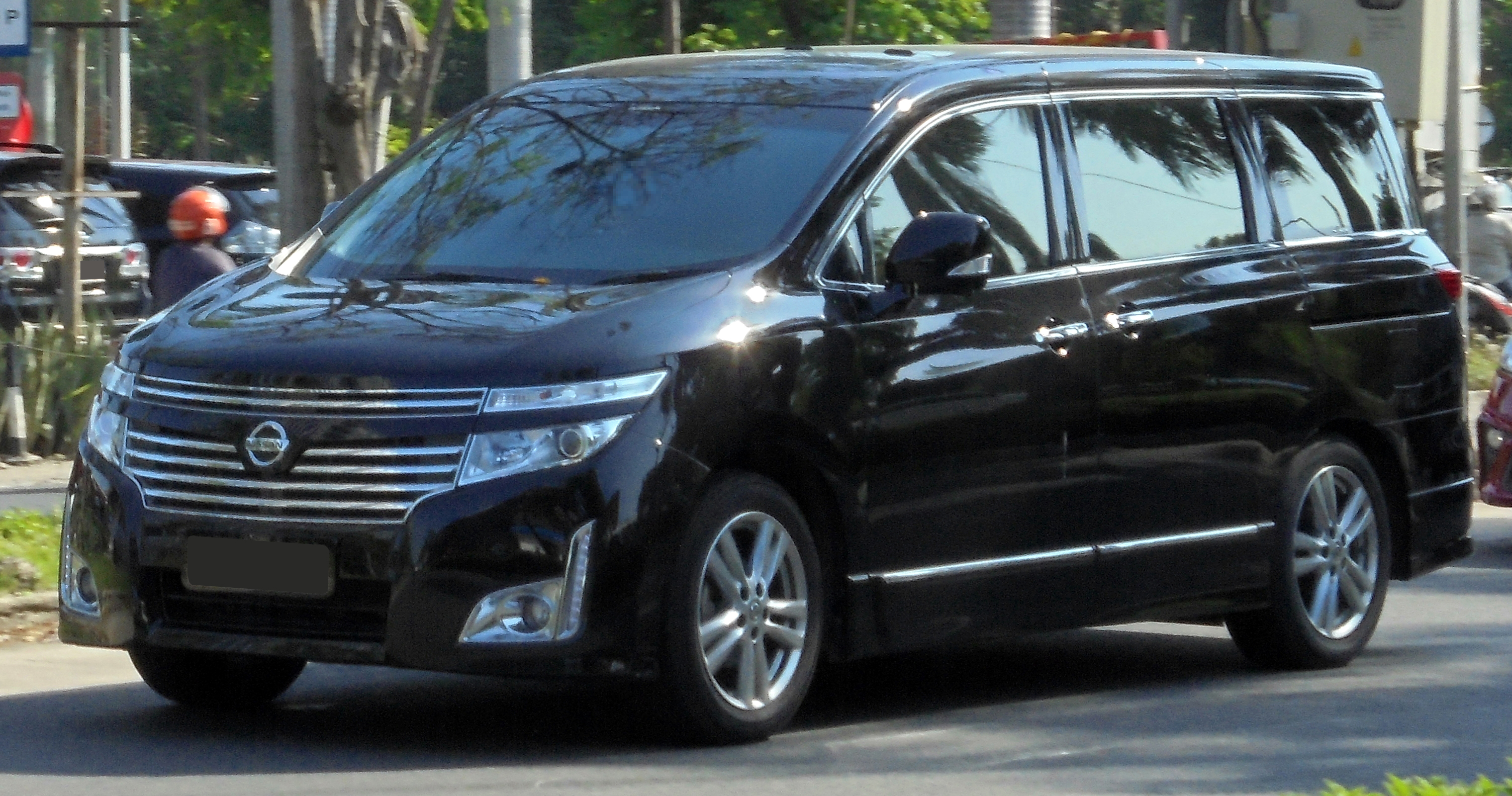 Nissan Elgrand e52 салон