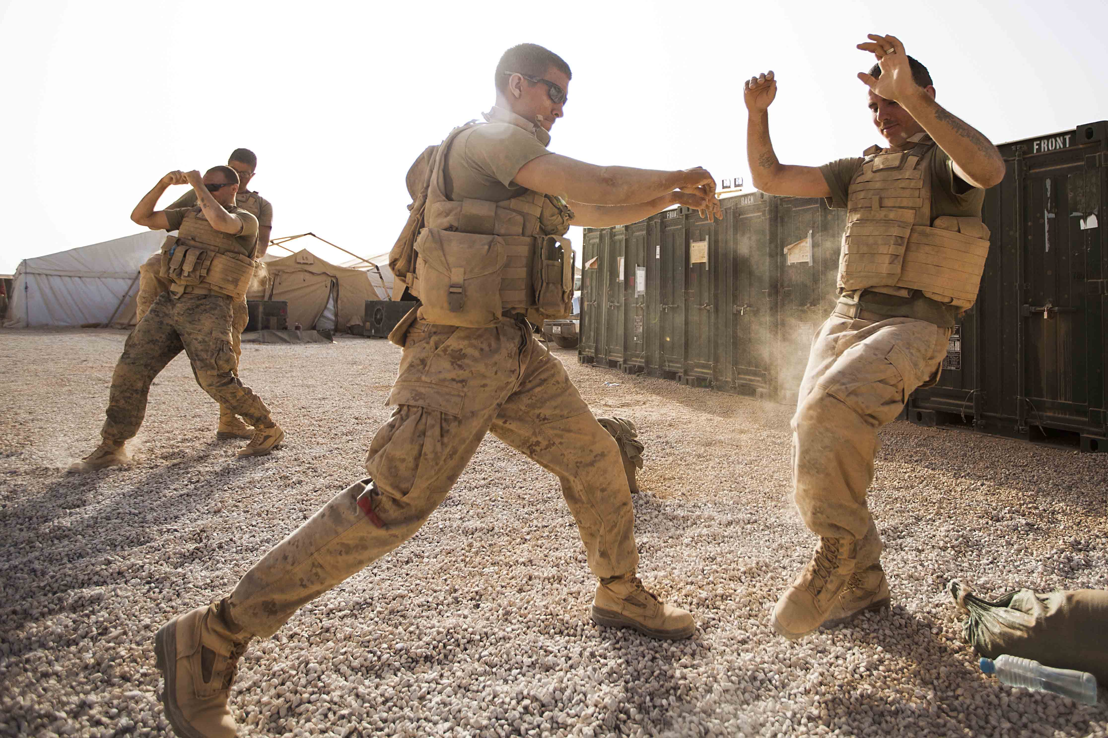 Combat marines. Корпус морской пехоты США. Marine Corps рукопашный бой. Рукопашный бой морской пехоты. Боец морской пехоты США.