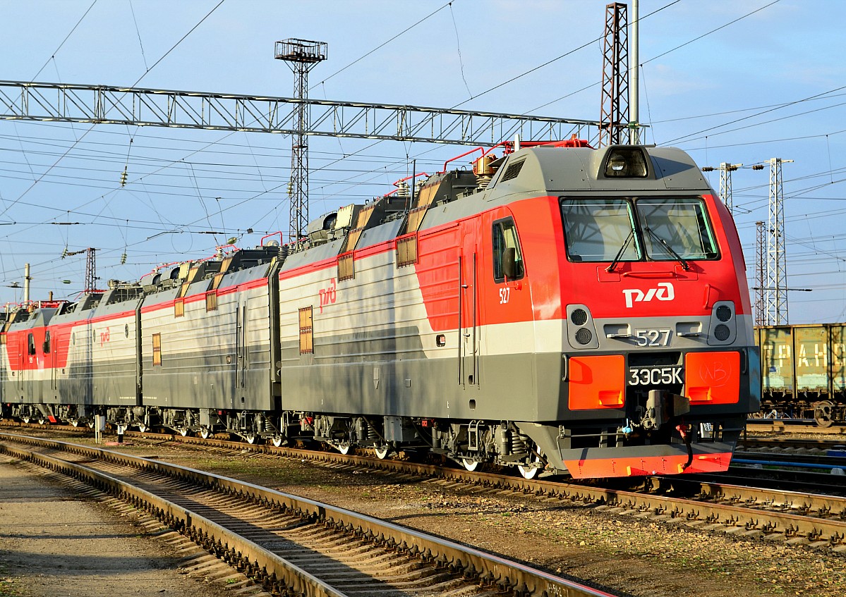 File:3ЭС5К-527, Russia, Penza region, Penza-III station (Trainpix  98598).jpg - Wikimedia Commons