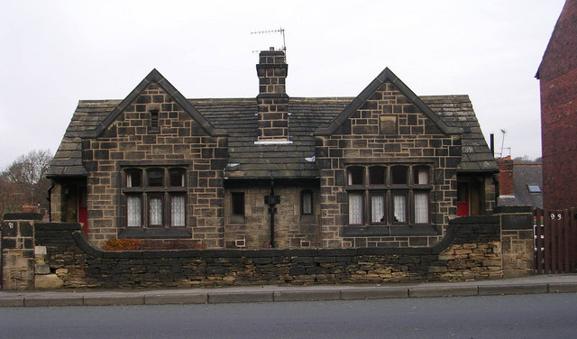 File:Almshouses - Kirkstall Lane - geograph.org.uk - 620981.jpg