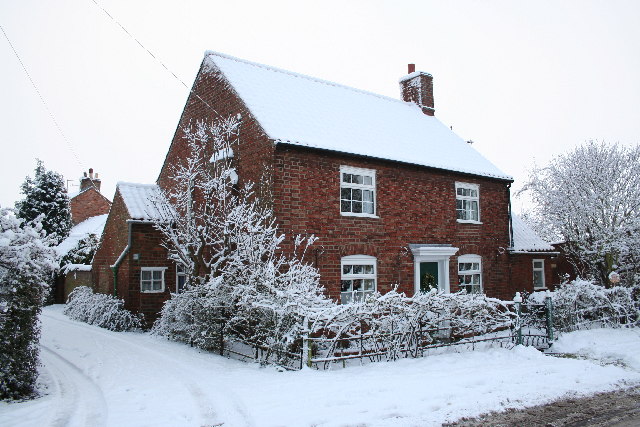 File:Blacksmiths Cottage in the snow - geograph.org.uk - 98123.jpg