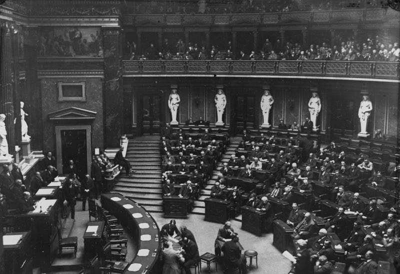 File:Bundesarchiv Bild 102-09038, Wien, Österreichisches Parlament.jpg