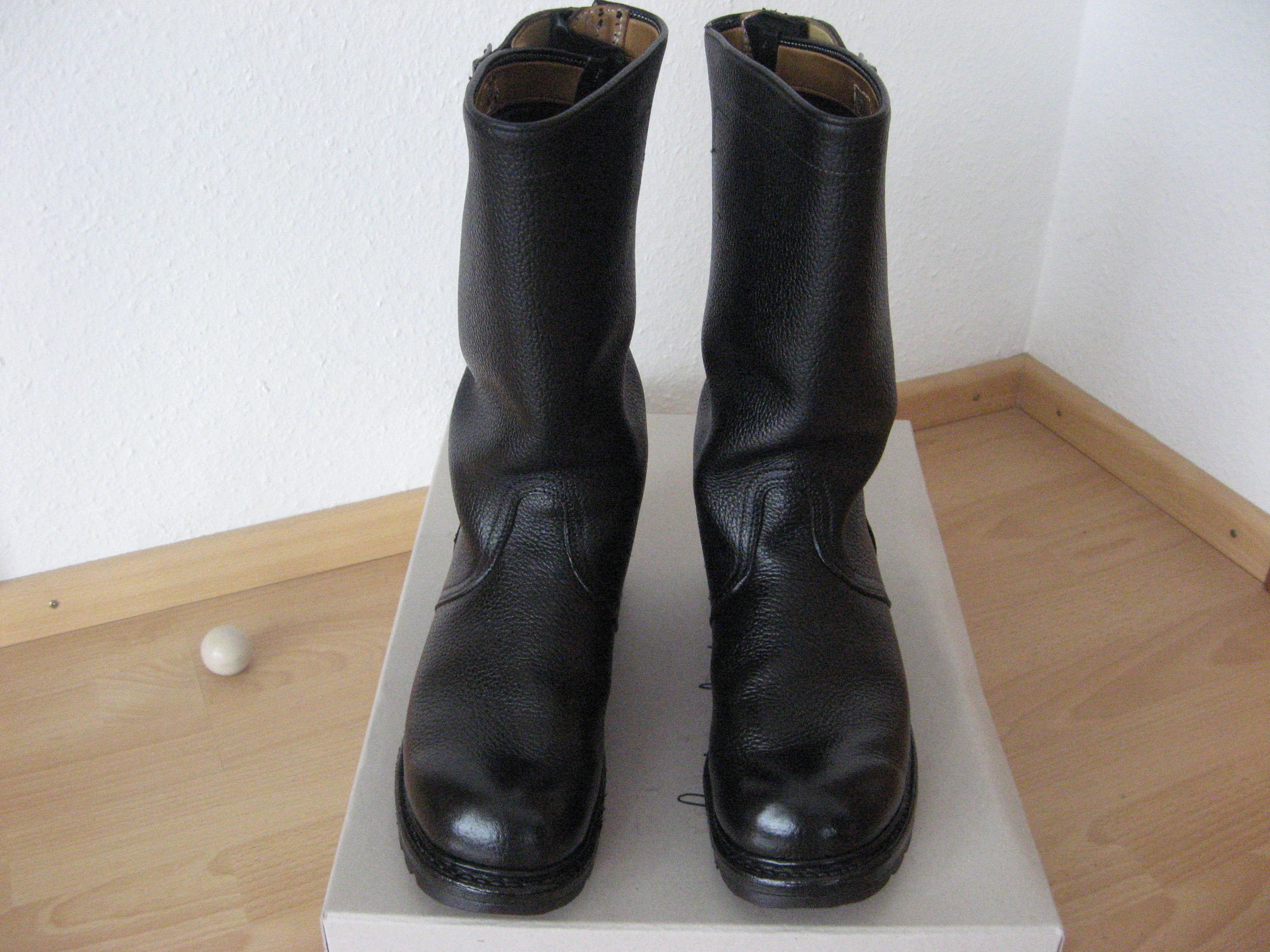 File Bundeswehr Seestiefel Marine Sommer Modell 2000.jpg