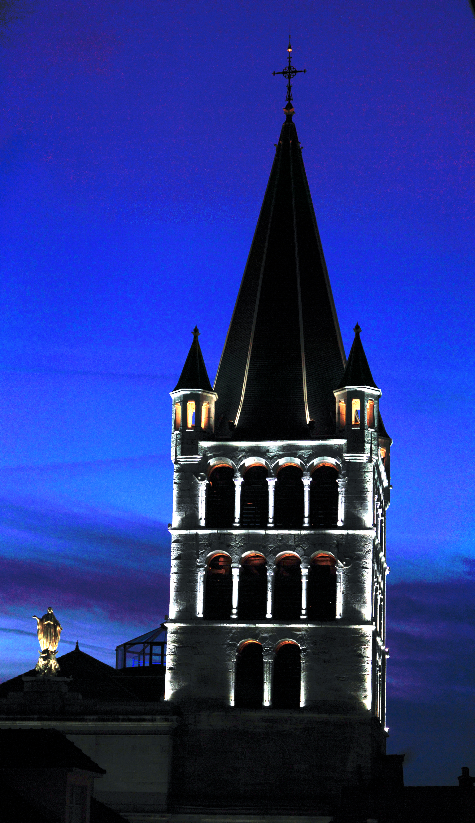 File Clocher Notre  Dame  de  Liesse  Annecy nuit jpg 