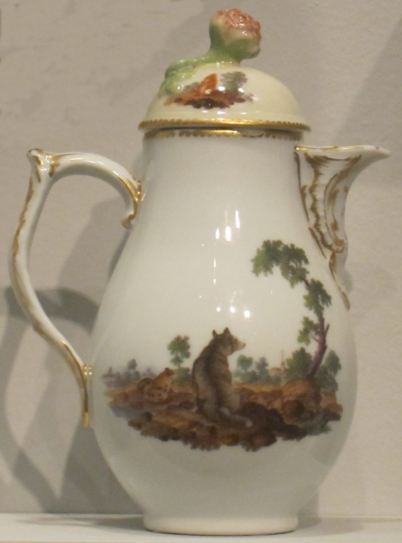 https://upload.wikimedia.org/wikipedia/commons/3/3c/Coffee_pot_from_German_hard-paste_porcelain_breakfast_set%2C_c._1765%2C_Berlin%2C_Honolulu_Museum_of_Art.JPG