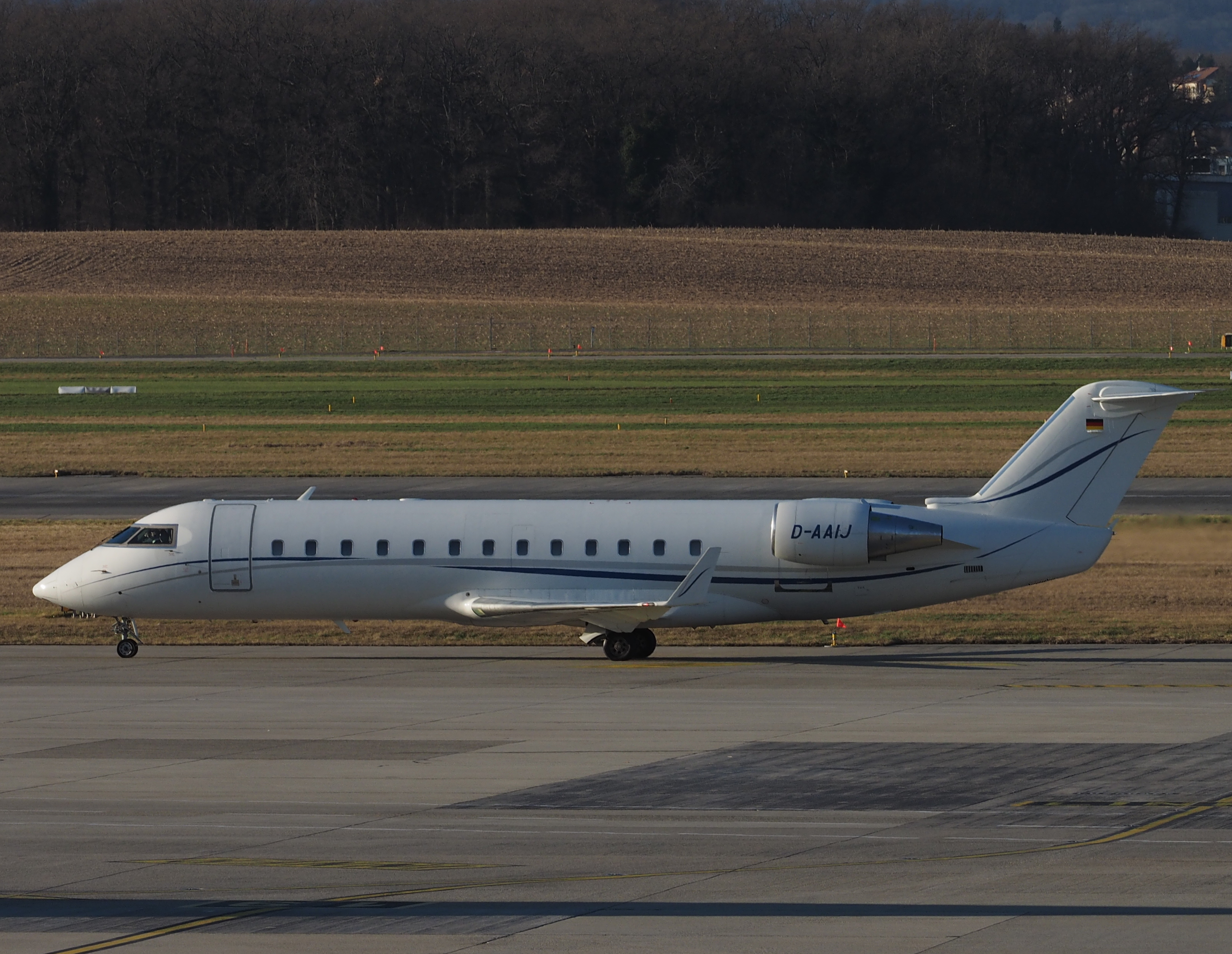 Самолет crj 200 фото