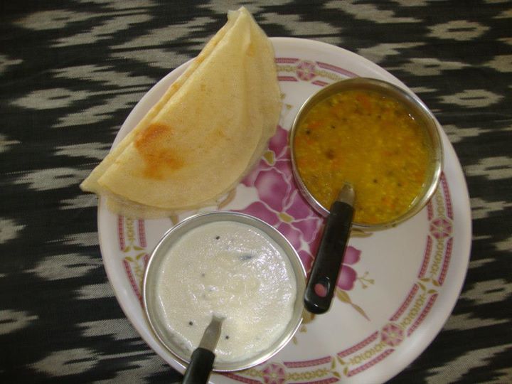 File:Dosa with sambar and chutney.jpg