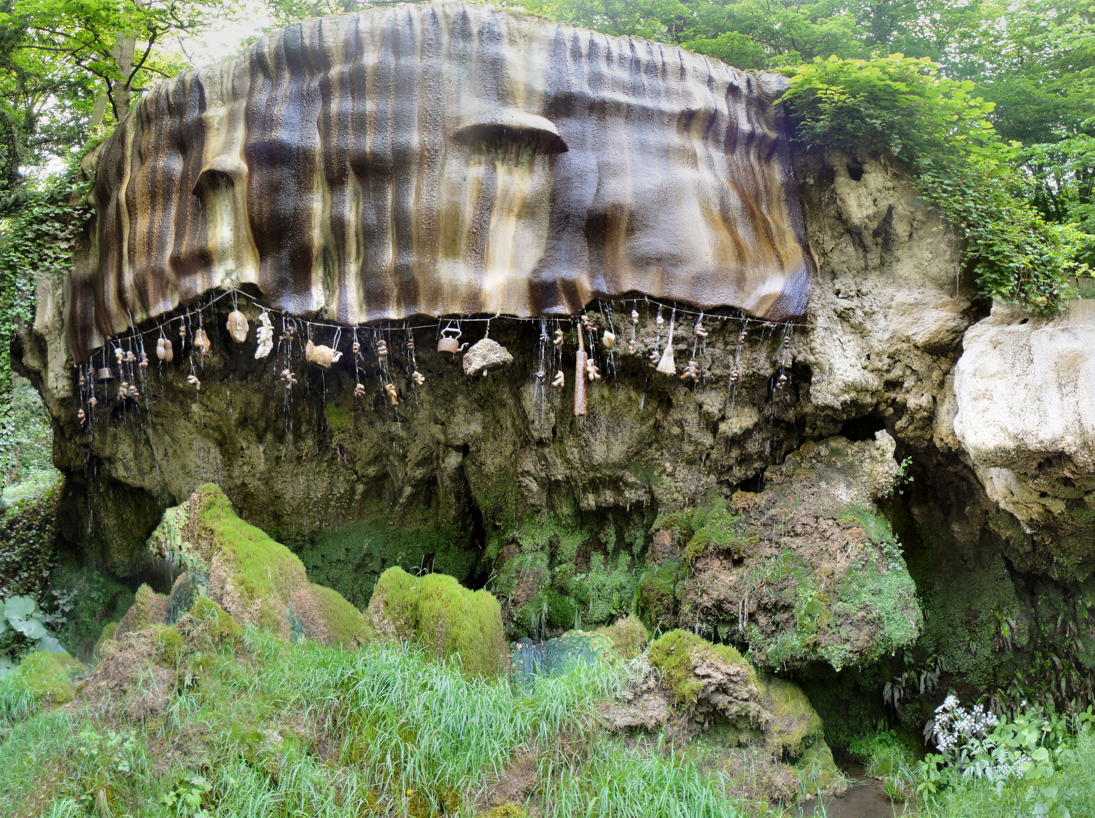 Stone placing. Пещера матушки Шиптон. Окаменелый колодец в Северном Йоркшире в Англии.. Окаменелый колодец Англия. Пещера матушки Шиптон Англия.