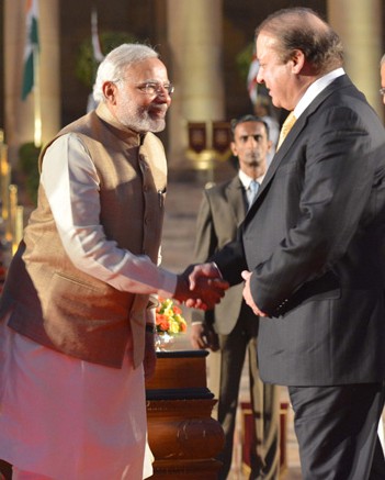 Indian PM Modi welcomes Sharif at his swearing-ceremony in New Delhi, 2014.