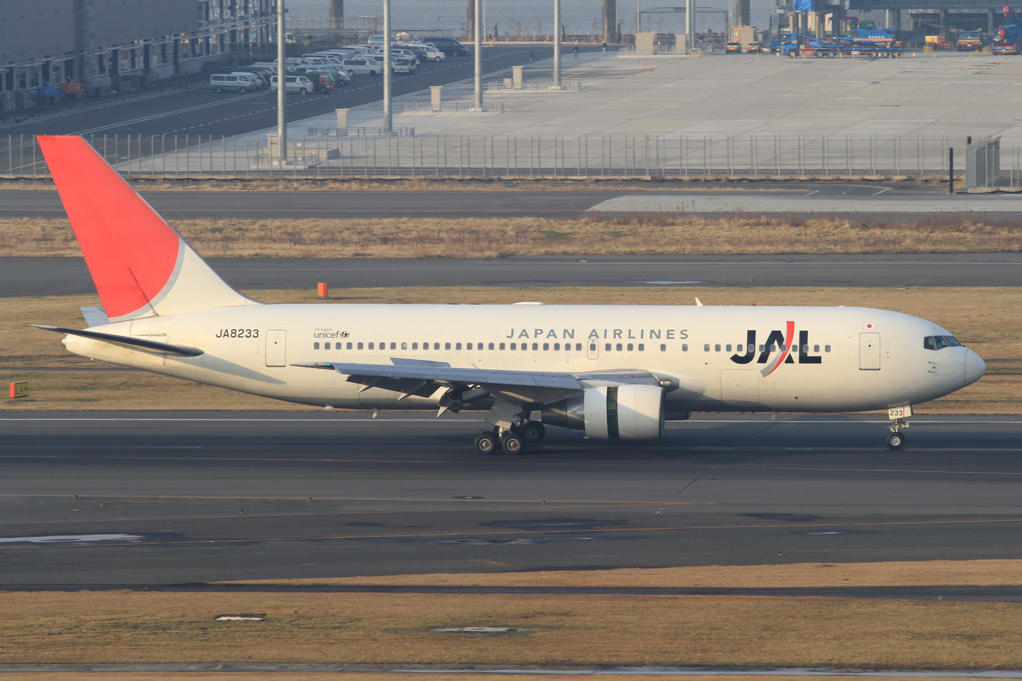 File:JAL B767-200(JA8233) (4371900822).jpg - Wikimedia Commons