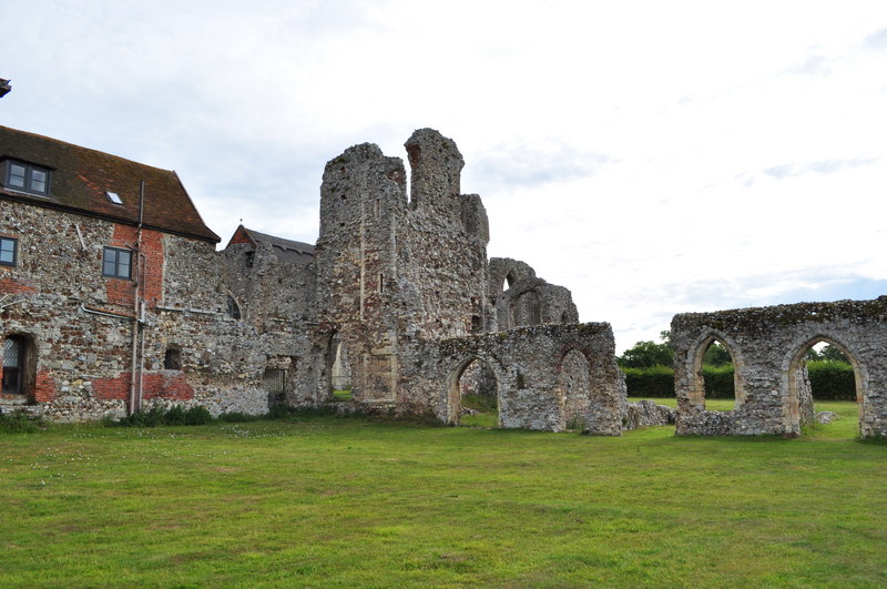 Small picture of Leiston Abbey courtesy of Wikimedia Commons contributors
