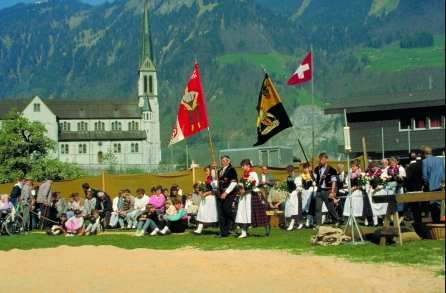 File:Lungern-volklore.jpg