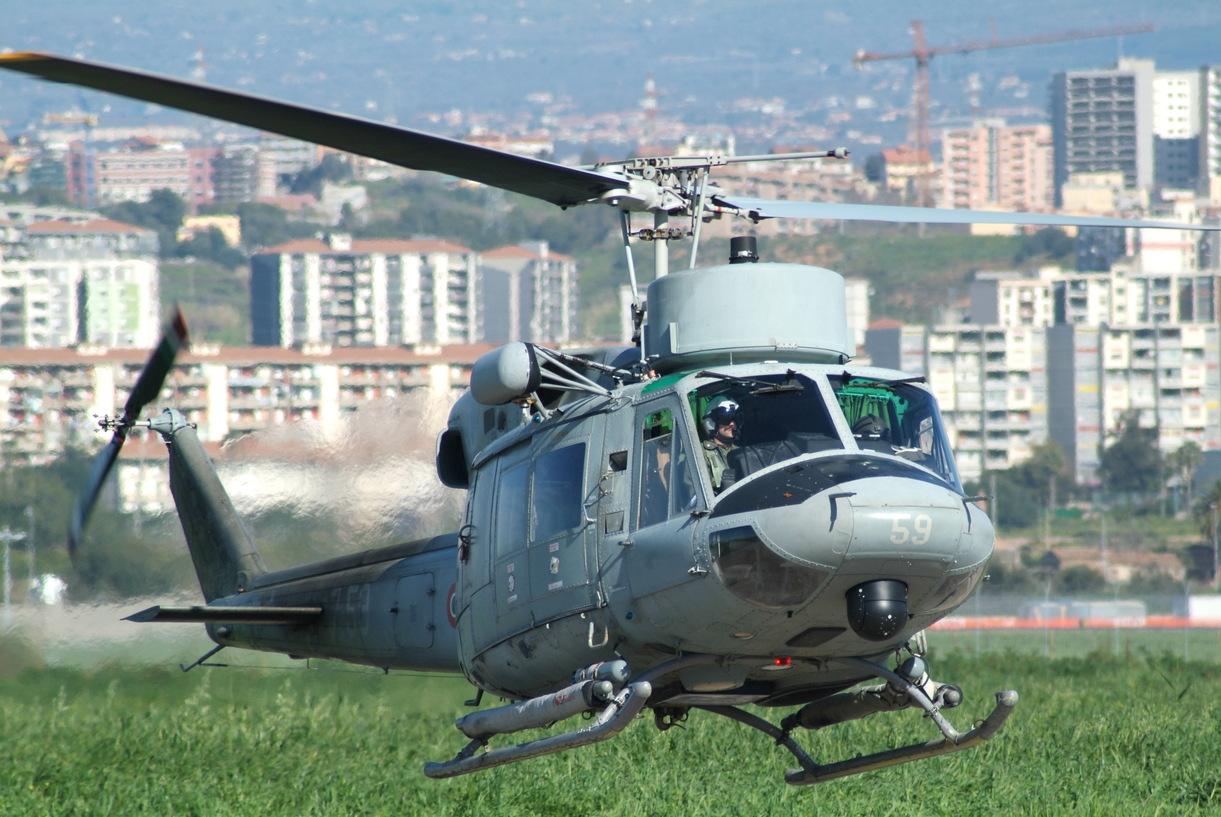 Bell 212 вертолет. Agusta-Bell ab-212. Белл 212 вертолет. Белл-ASW вертолёт. Ab212.