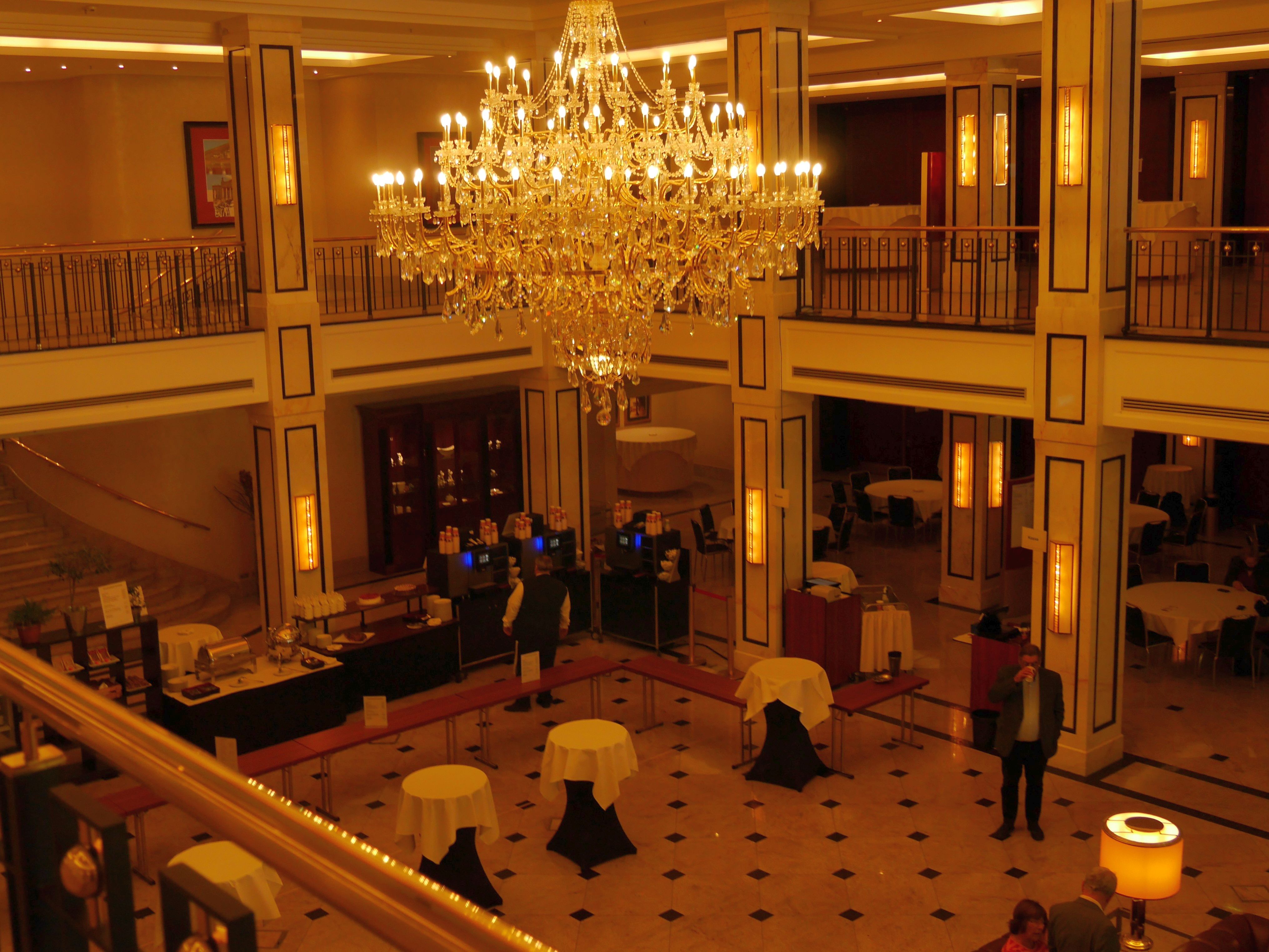 Maritim Berlin Foyer 2017.jpg