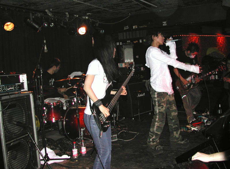 File:Melt-Banana 2005-11-29 22-54CET Frankfurt.jpg