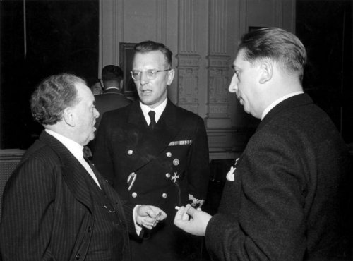 Mengelberg (left) with Reichskommissar Seyss-Inquart (1942)