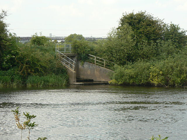 File:Outfall sluice - geograph.org.uk - 1334803.jpg