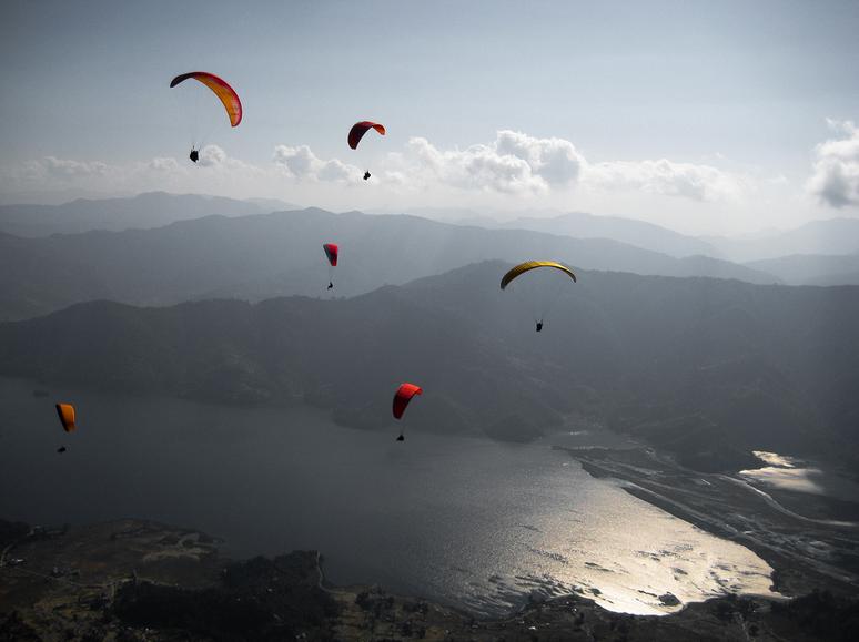 File:Paragliding pokhara.jpg