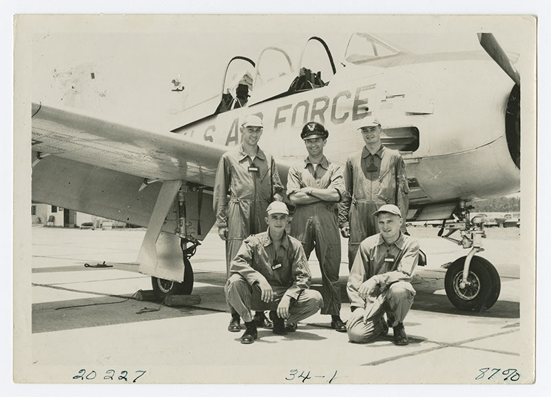 File:Photograph of men posing in front of an airplane at the Bainbridge Army Airfield, Bainbridge, Georgia, 1944 - DPLA - 0322cf47466425fd4bcd21ecd5585a70.jpeg