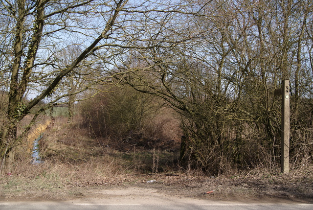 File:Public footpath - geograph.org.uk - 1761287.jpg