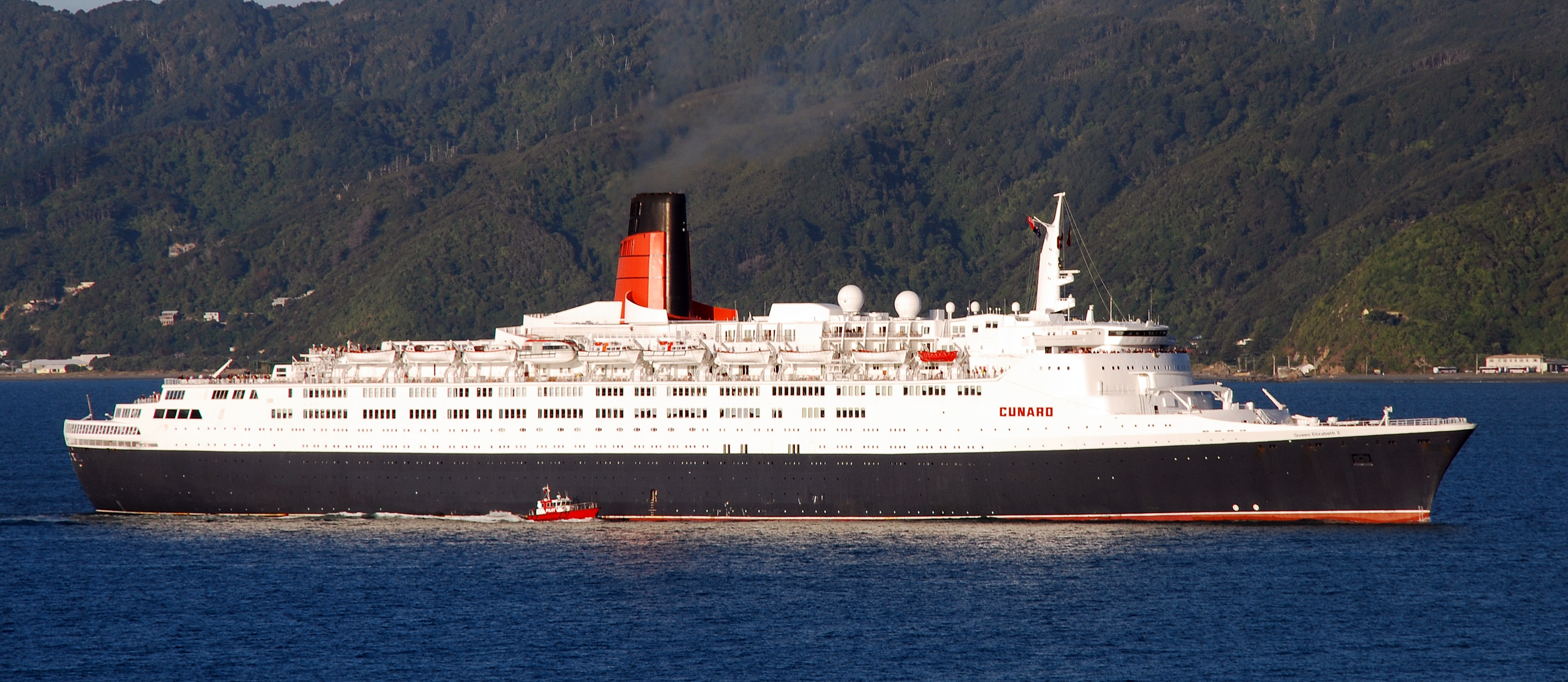 File:Queen Elizabeth 2 (ship, 1969) 001.jpg - Wikimedia ...