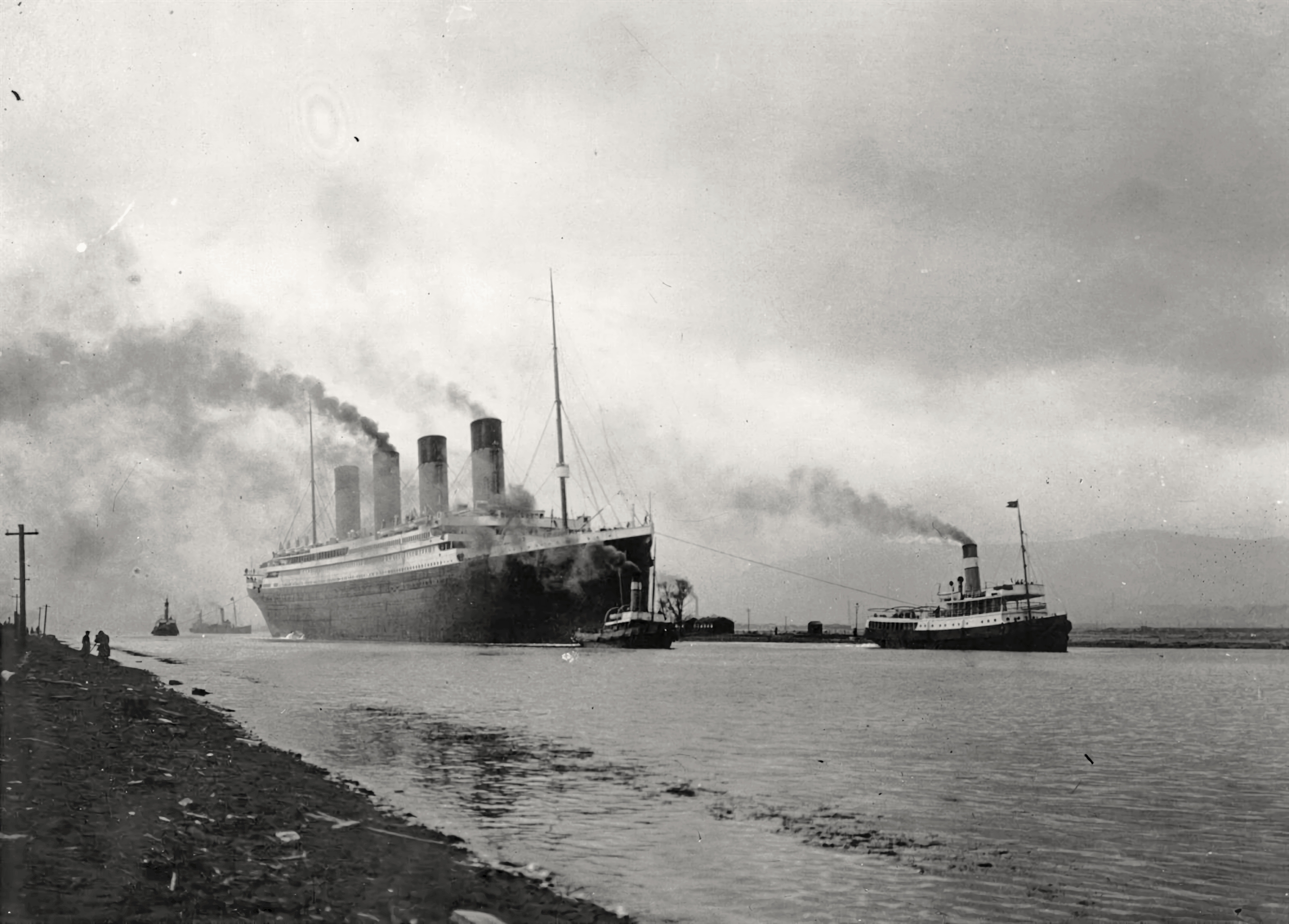 صورة:RMS Titanic sea trials April 2, 1912.jpg