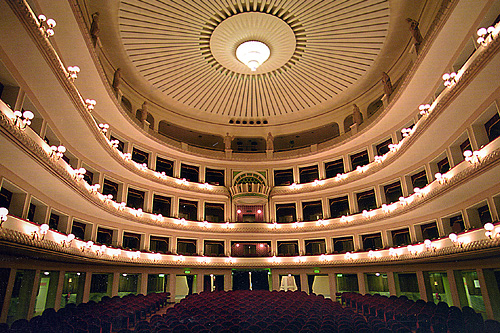 File:Reggio Calabria Teatro Cilea interno.jpg